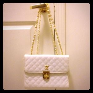 Inspired white purse.