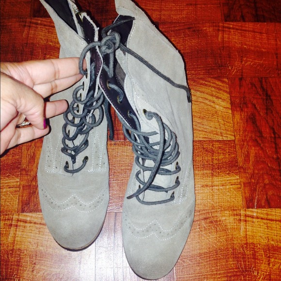 Dolce Vita Suede Lace Up boots - Picture 3 of 3