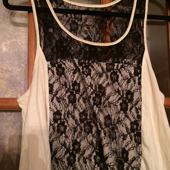 ✨Partial lace flowy top✨ - Picture 2 of 4