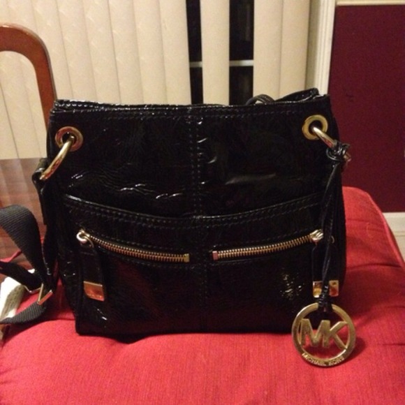 SOLD🙅💬Authentic Michael kors cross body SOLD🙅💬