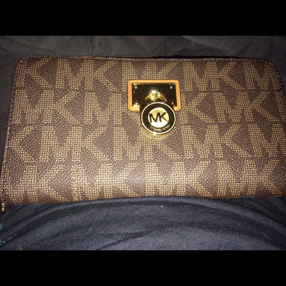 Michael kors wallet