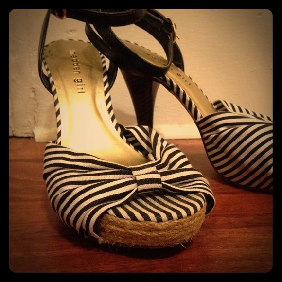 RESERVED-Madden Girl pinup heels