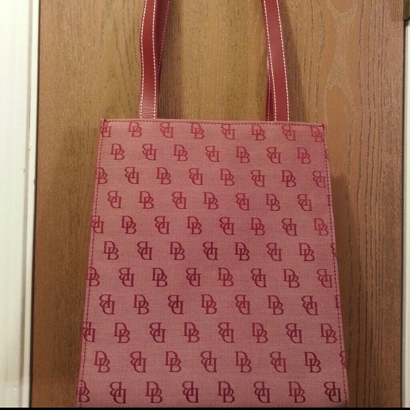 NWOT Dooney and Bourke Shoulder "Lunch" Tote