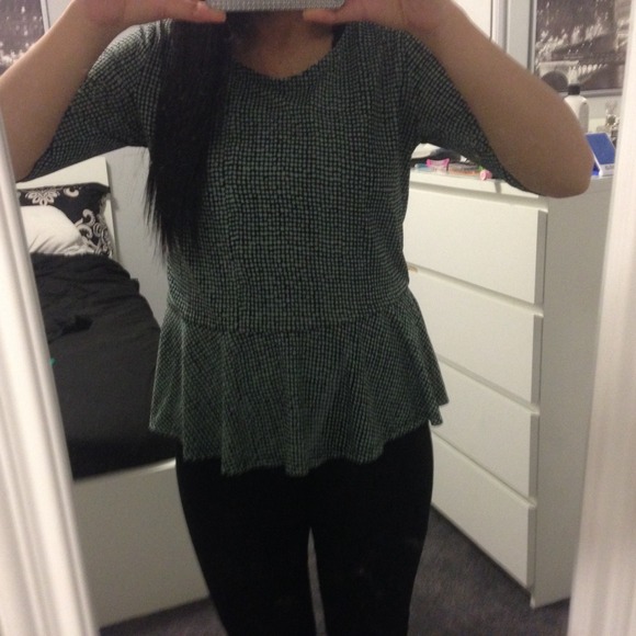 🔴LAST CHANCE! Vince camuto top - Picture 2 of 3