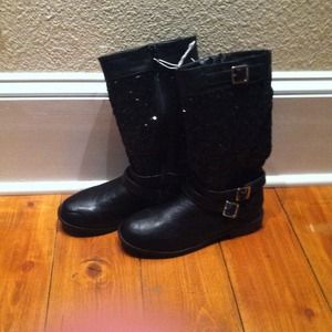 Black -sequenced boots
