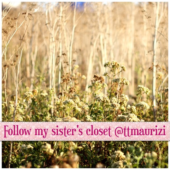 My sister is on poshmark!