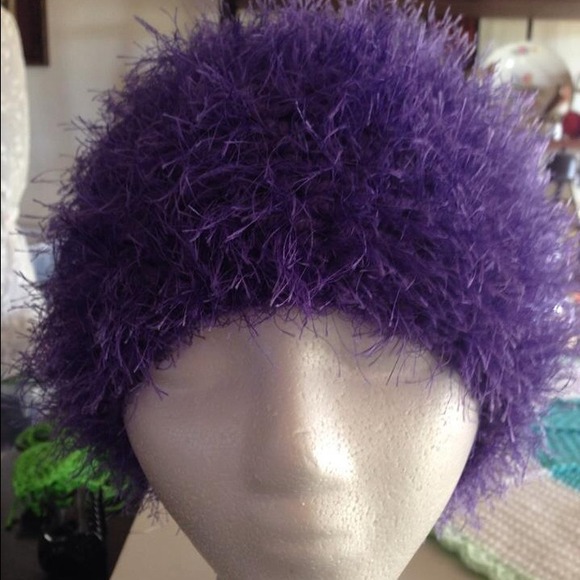 Crocheted hat - Picture 2 of 4