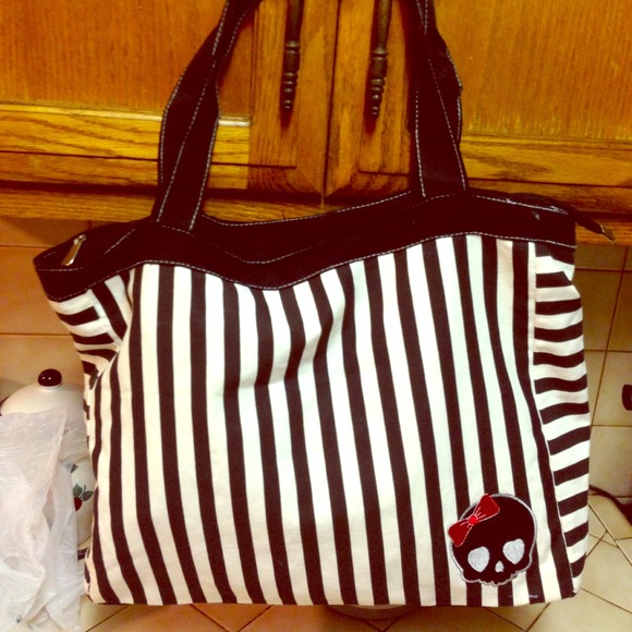 Tote skull