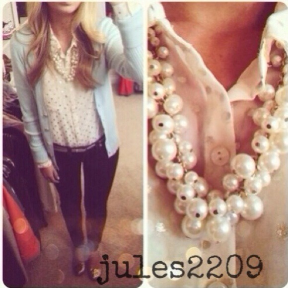 Jewelry - 👑Host Pick👑 Gold Pearl Chunky Bib Necklace
