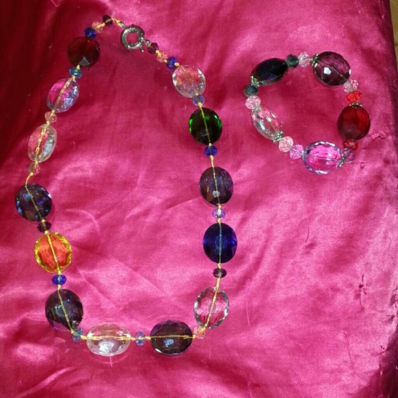 ⬇️ NWOT Large Jeweled Necklace & Bracelet Set