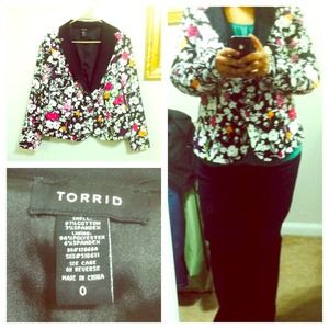 DISCOUNTED! Torrid Flower Print Blazer