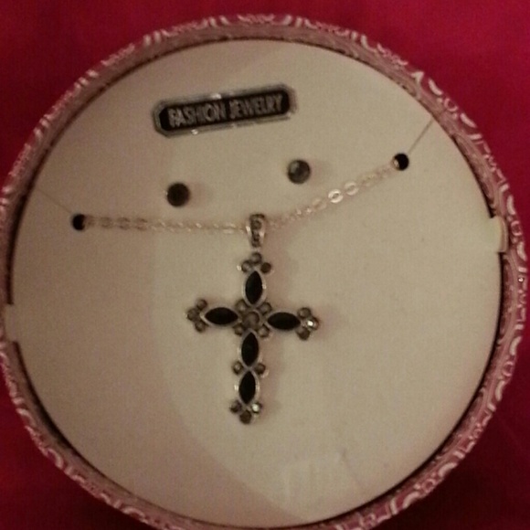 NIB Onyx Cross & earrings set