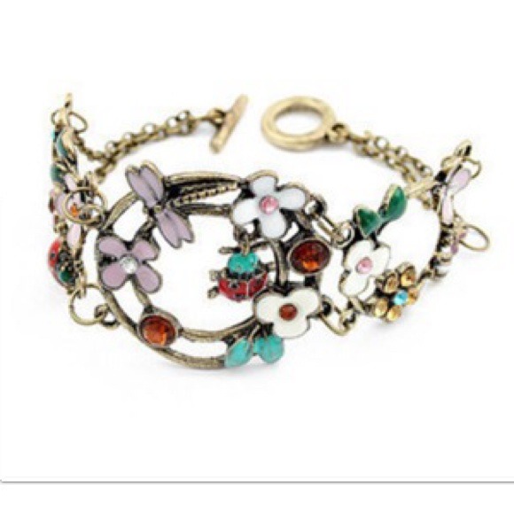 Jewelry - Cute Flower and lady bug vintage bracelet