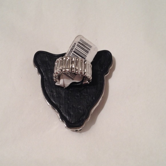 Cute phantom ring - Picture 2 of 3