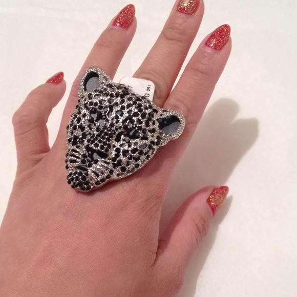 Cute phantom ring - Picture 3 of 3