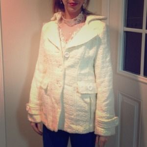 TRADE OLIVIA Forever 21 Ivory Coat; Size Small