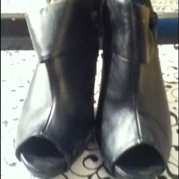 Peep toe ankle heels - Picture 2 of 4