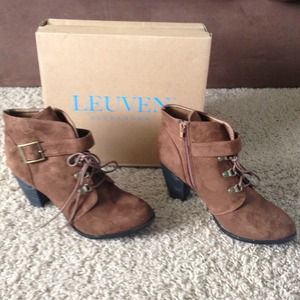 Leuven size 10 booties