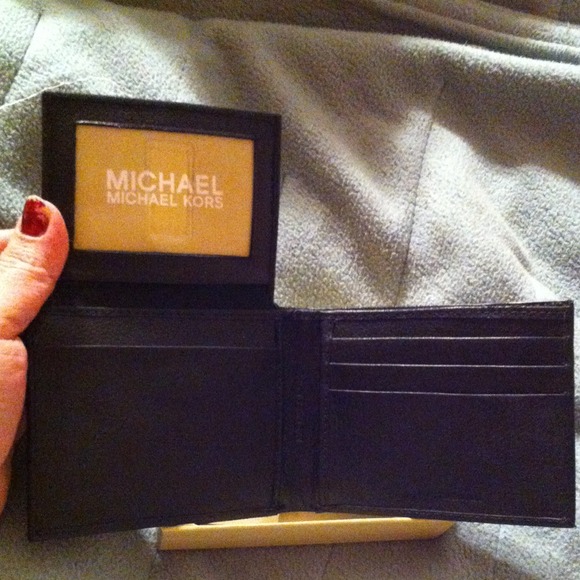 📛SOLD IN A BUNDLMichael Kors pebbled leather - Picture 4 of 4