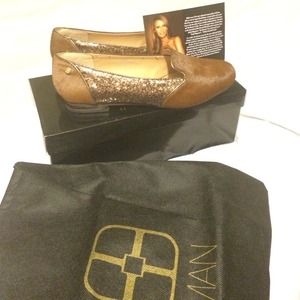 IMAN Global Chic gold flats