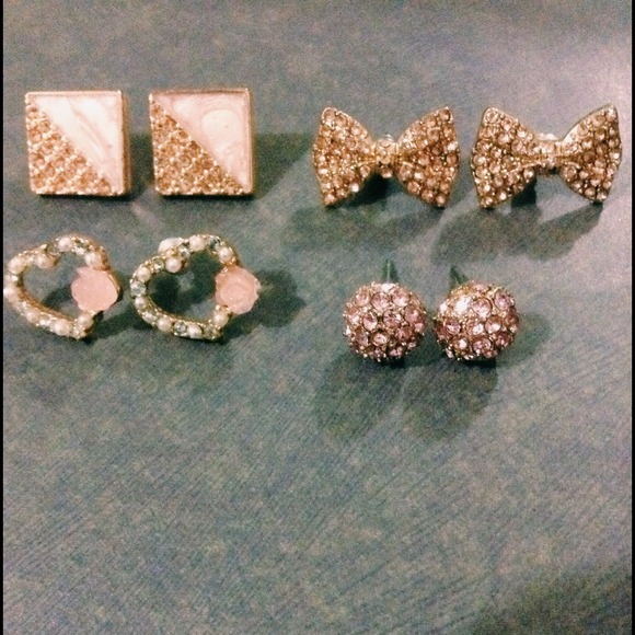 Bundle gold rose earings💕