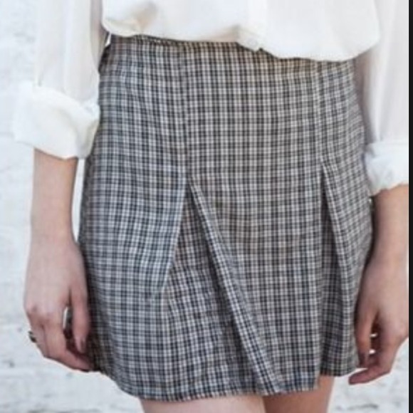 🚫SOLD🚫 🎉HOST PICK 1/10🎉 Brandy Melville Skirt - Picture 2 of 3