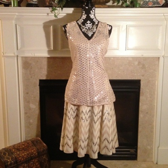 πHOST PICKπ BCBG MaxAzria chevron sequin skirt - Picture 2 of 4