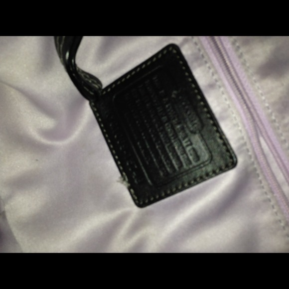 Grey coach - Picture 3 of 3