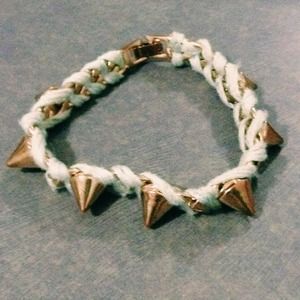 Spiked light blue bracelet💕
