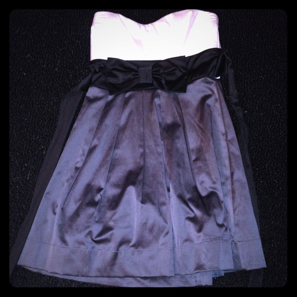Strapless dress. Size 5 - Picture 1 of 1