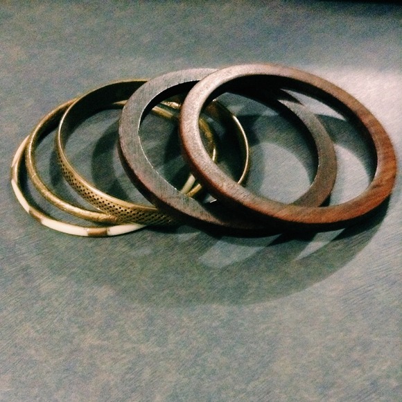 Bundle gold and wood bracelets💕