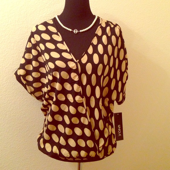 🚨SOLD🚨 Black and cream blouse