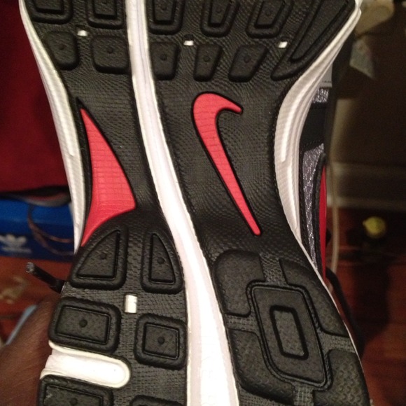 Shoes(men's) - Picture 2 of 3