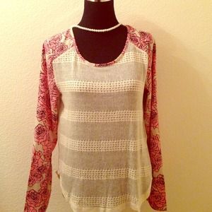 🚨SOLD🚨Cream and and red top