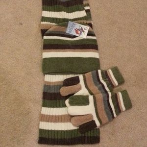 Set of gloves, hat, and scarf