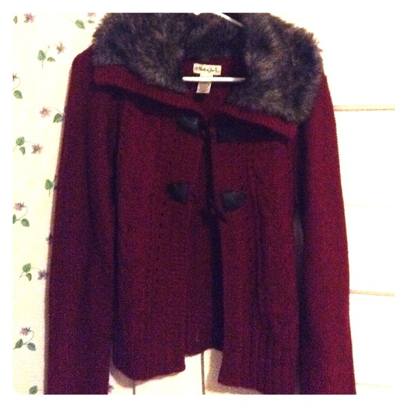 Red Faux Fur Collar Sweater - Picture 1 of 3
