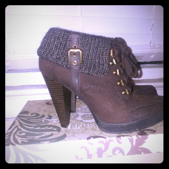 Brown ankle booties!!