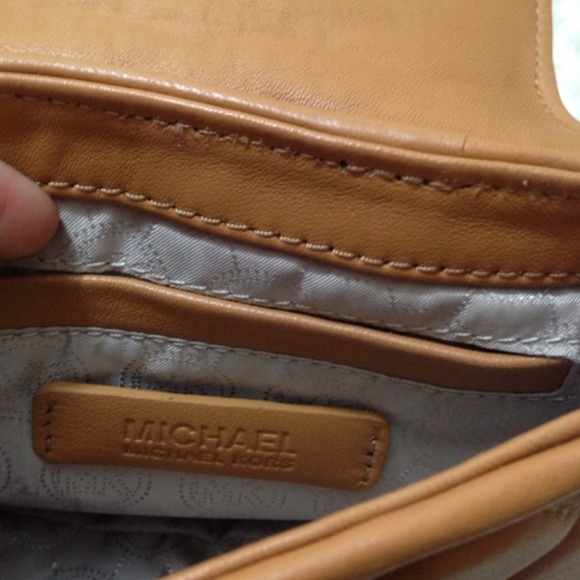Authentic MK tan bag 👜👜👜 130 pp - Picture 4 of 4
