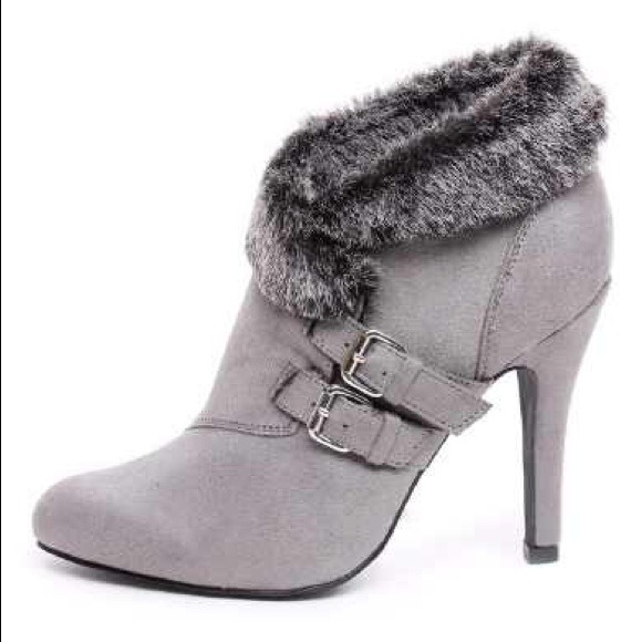 Cute faux fur buckle heels 💥NEW💥 - Picture 2 of 4