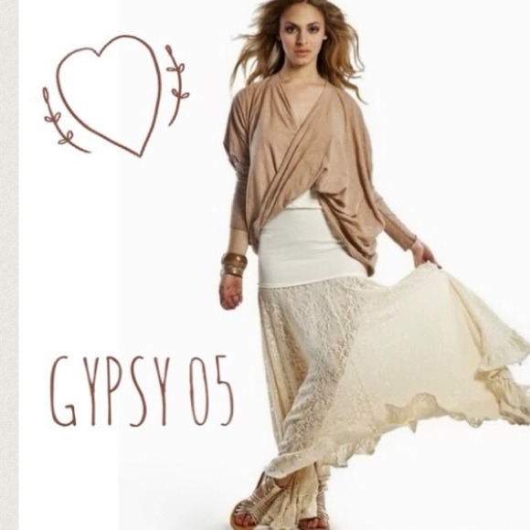 BUNDLED! Gypsy 05 cream lace skirt