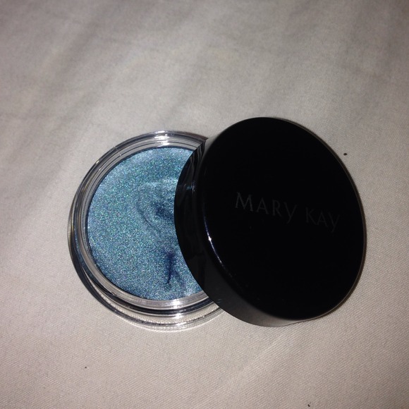 Mary Kay cream eye shadow - coastal blue