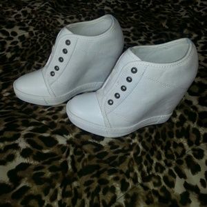 Like new White wedge sneakers sz 6