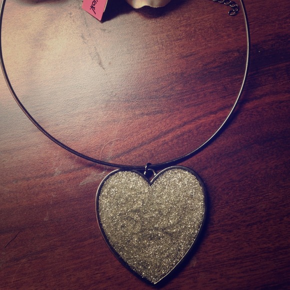 Betsey Johnson heart necklace