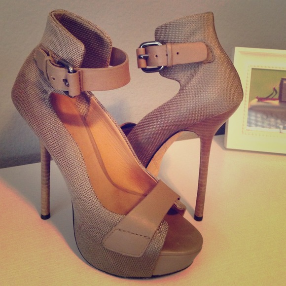 L.A.M.B Pumps