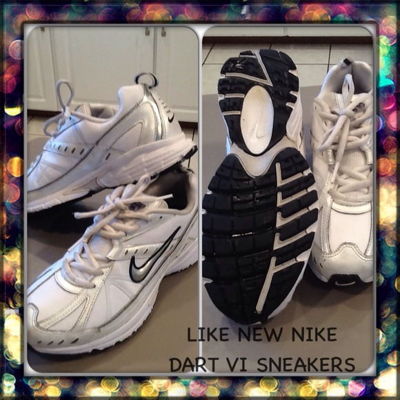 Nike Shoes - LIKE NEW NIKE DART VI SNEAKERS!