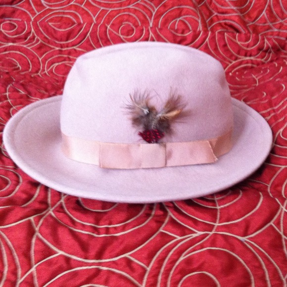Beige wool hat