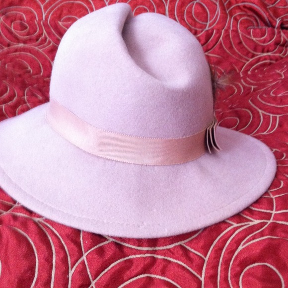 Beige wool hat - Picture 2 of 4