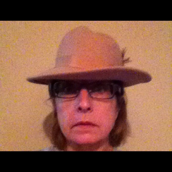 Beige wool hat - Picture 3 of 4