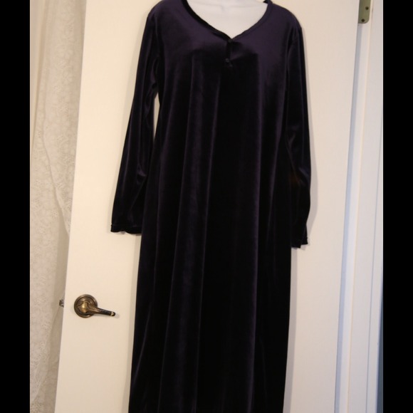 Blue velvet nightdress.