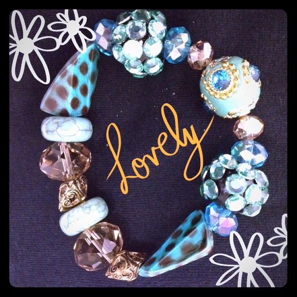 Hand made bracelet. Great for any occasion💝